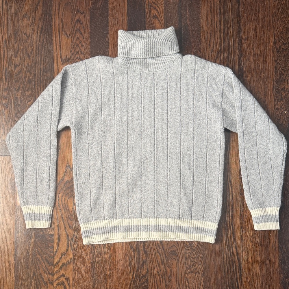Peserico Easy Light Gray Wool Turtleneck Sweater with Cream Shimmer Trim